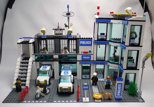 正規販売店舗 レゴ　7498　シティー　ポリスステーション 知育玩具