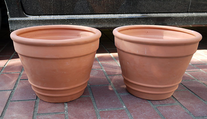 10号サイズのテラコッタ製植木鉢2個をケイヨーデイツーで買って来た1.jpg