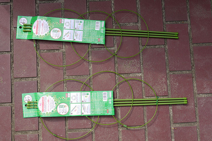 ダイソーでツル巻き用リング支柱緑色6号を2個買って来た 支柱 100均 02memo日記