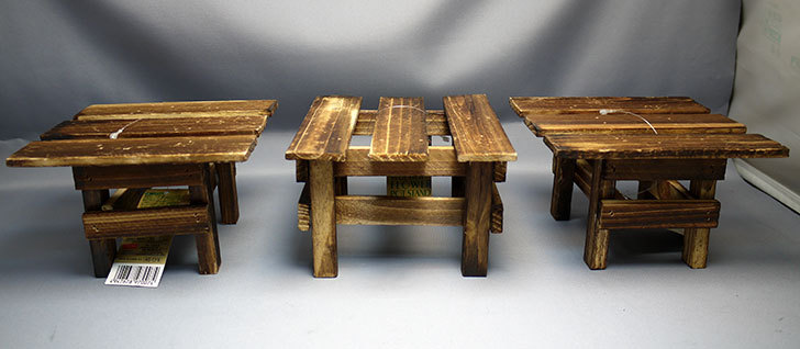 ダイソーで木製テーブル型花台を3個買って来た1.jpg