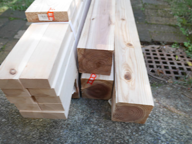 ツルバラ誘引拡張用にケイヨーデイツーで木材を買って来た。2021年-003.jpg