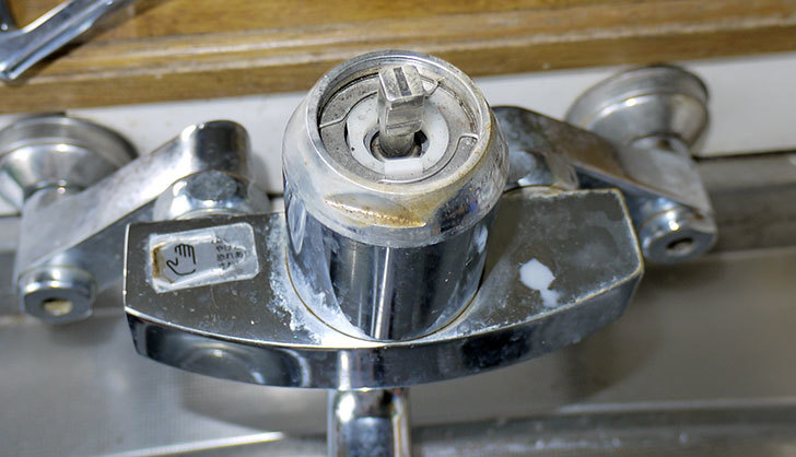 台所の混合栓、TOTO-TKG30URXが水漏れ7.jpg