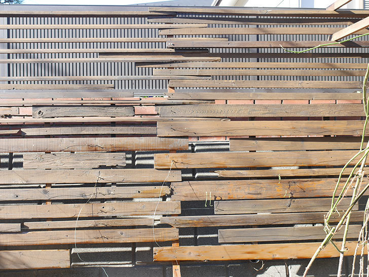木製フェンスに木材防腐剤を塗った。2021年-018.jpg