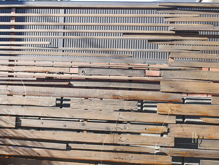 木製フェンスに木材防腐剤を塗った。2021年-019.jpg