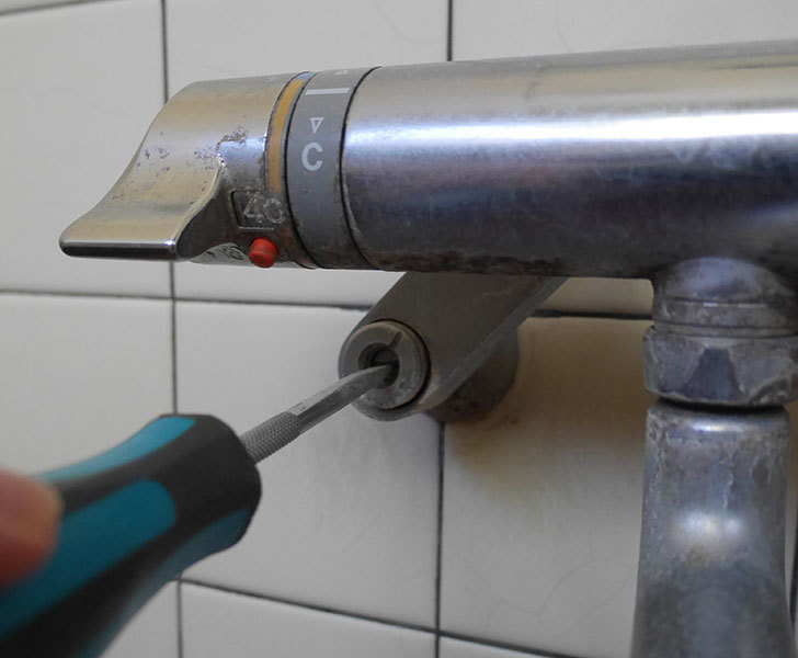 風呂場の混合水栓TOTO-TMG40CRXが水漏れするので開閉ユニット部-TH577交換して修理した4.jpg