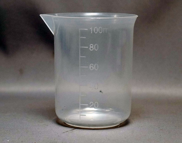 SODIAL(R)5個-100-ml-透明なプラスチック製の実験室測定計量カップ-を買った2.jpg